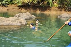 Chơi ở cửa xả lòng hồ thủy điện, 3 bé gái ở Bình Phước bị nước cuốn trôi