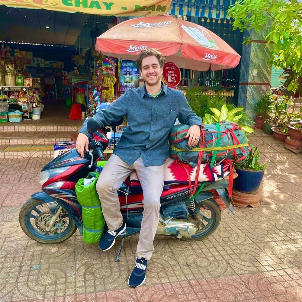 Khách Tây hiểu lầm nhà hàng yêu chó mèo chụp ảnh chúng lên biển quảng cáo-3