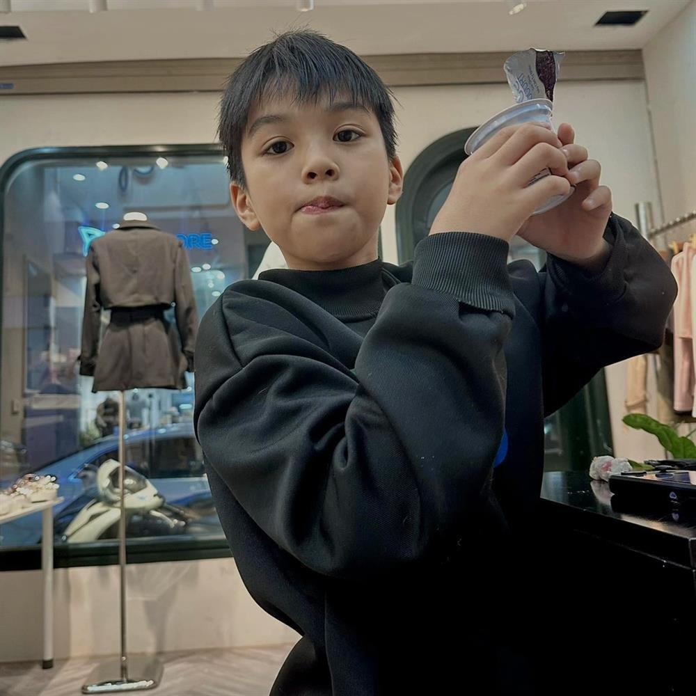 Dàn hot girl làm mẹ đơn thân nổi tiếng với vẻ ngoài xinh đẹp, quyến rũ-11