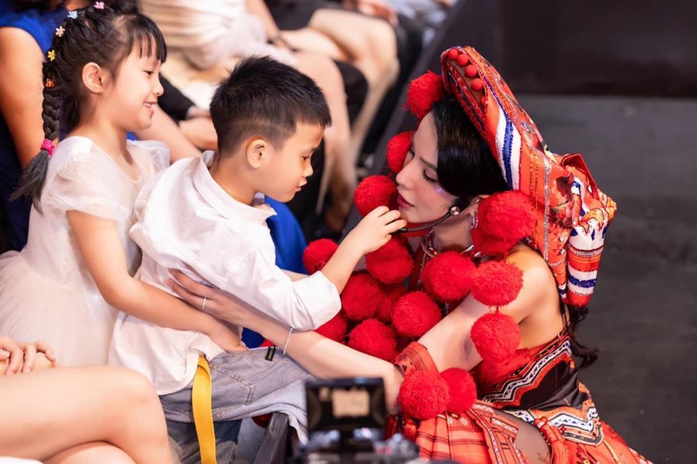 Dàn hot girl làm mẹ đơn thân nổi tiếng với vẻ ngoài xinh đẹp, quyến rũ-6