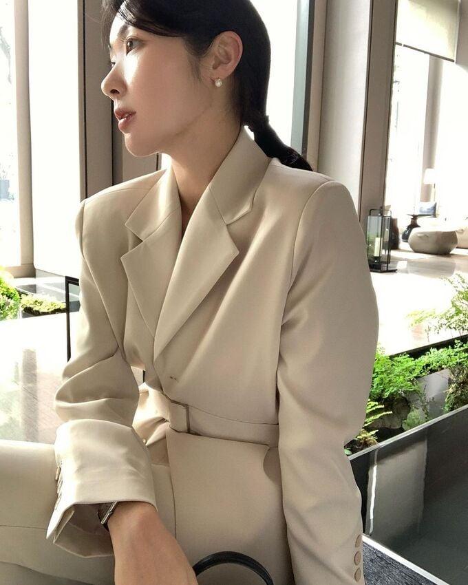Kiểu blazer có thể diện đẹp từ Xuân sang Hè, vừa thanh lịch vừa tôn dáng-3