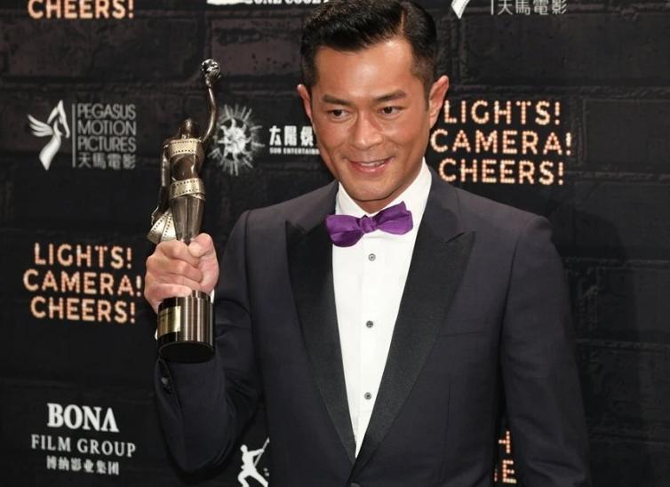 Gương mặt của Thần Điêu Đại Hiệp Cổ Thiên Lạc bị nghi chạm dao kéo, thiếu tự nhiên-3