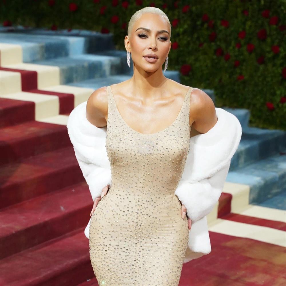 Bí kíp giúp Kim Kardashian giảm 27kg sau sinh, có thân hình đồng hồ cát-1