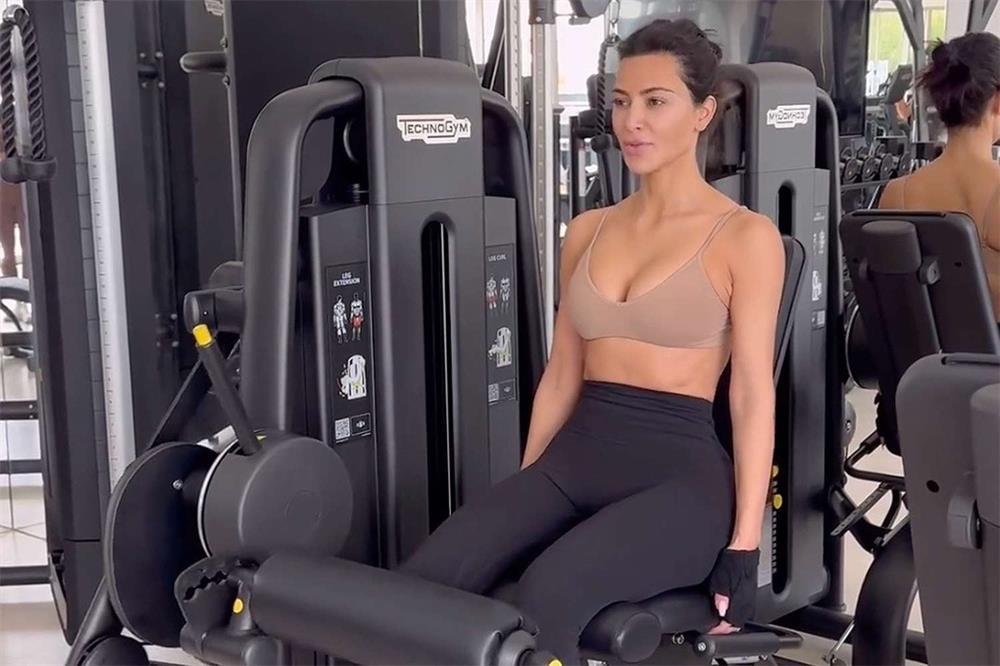 Bí kíp giúp Kim Kardashian giảm 27kg sau sinh, có thân hình đồng hồ cát-2