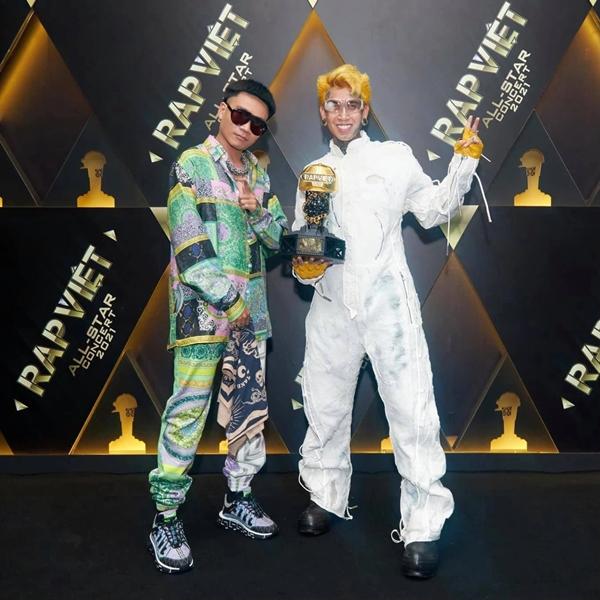 Quán quân xăm kín người của Rap Việt mùa đầu tiên giờ ra sao?-2