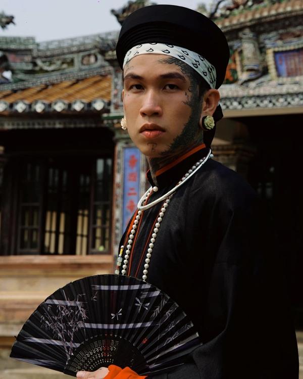 Quán quân xăm kín người của Rap Việt mùa đầu tiên giờ ra sao?-5