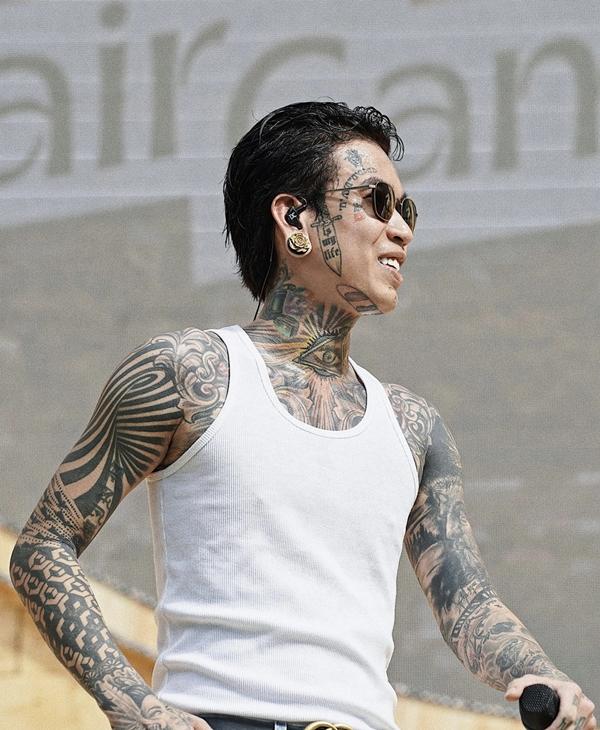 Quán quân xăm kín người của Rap Việt mùa đầu tiên giờ ra sao?-8