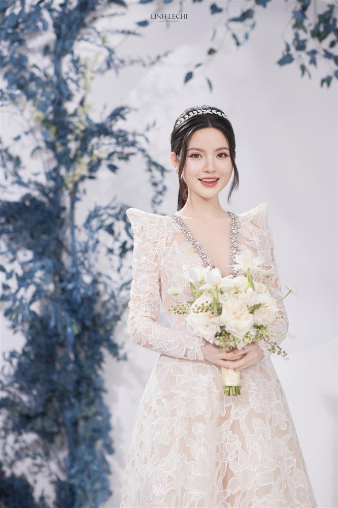 Váy cưới hơn 200 triệu đồng của Chu Thanh Huyền-3