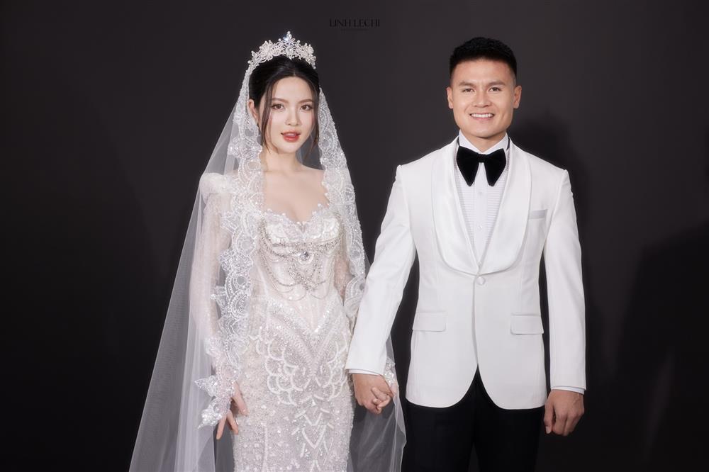 Váy cưới hơn 200 triệu đồng của Chu Thanh Huyền