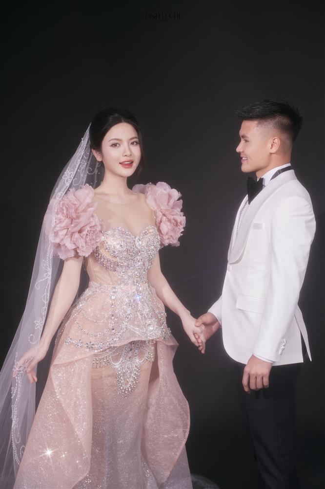Váy cưới hơn 200 triệu đồng của Chu Thanh Huyền-7