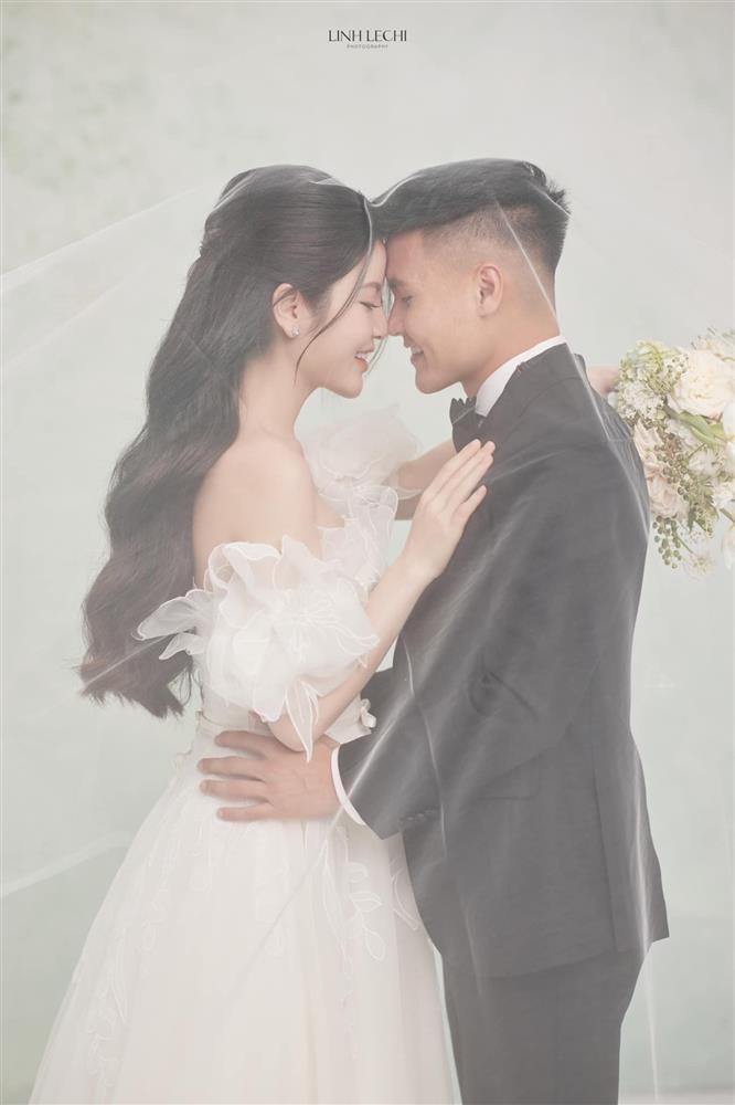 Váy cưới hơn 200 triệu đồng của Chu Thanh Huyền-9