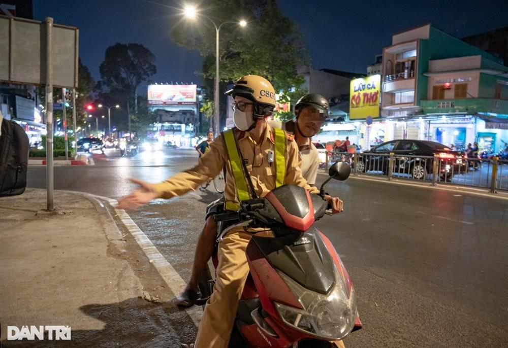 Uống 3 lon bia từ biệt bạn thân, nam tài xế bị phạt 2,5 triệu đồng-2