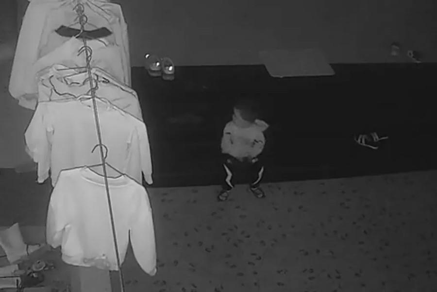 Đi làm ở Đài Loan, mẹ rơi nước mắt vì hành động của con trai 3 tuổi-1