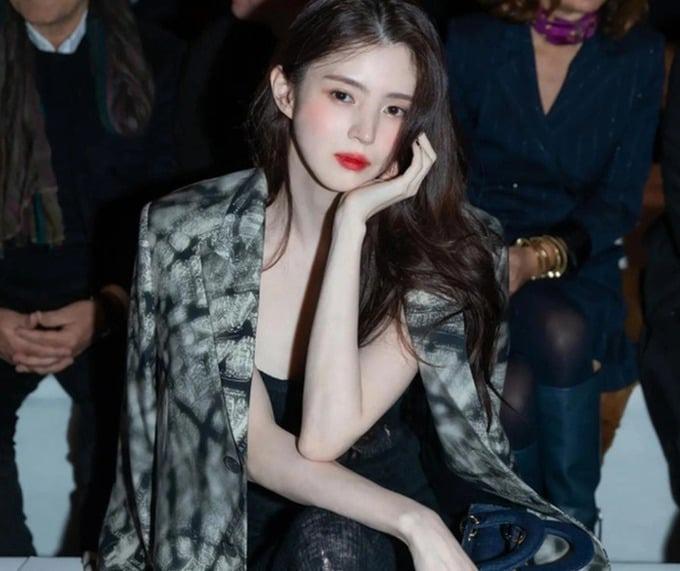 Gu thời trang của Han So Hee: Giao thoa giữa sự nữ tính và nổi loạn-1