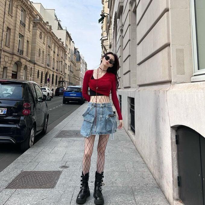 Gu thời trang của Han So Hee: Giao thoa giữa sự nữ tính và nổi loạn-8