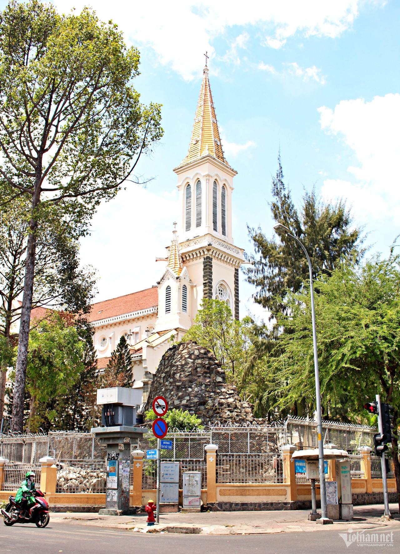 Người giàu nhất Sài Gòn xưa, giai thoại thuê nhân công phơi tiền cho khỏi mốc-1