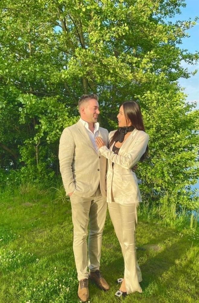 Minh Tú hé lộ ảnh cưới, khoá môi chồng Tây ngọt ngào-2