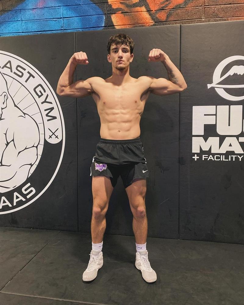 Cậu bé khỏe nhất thế giới gây sốt 10 năm trước giờ ra sao?-10