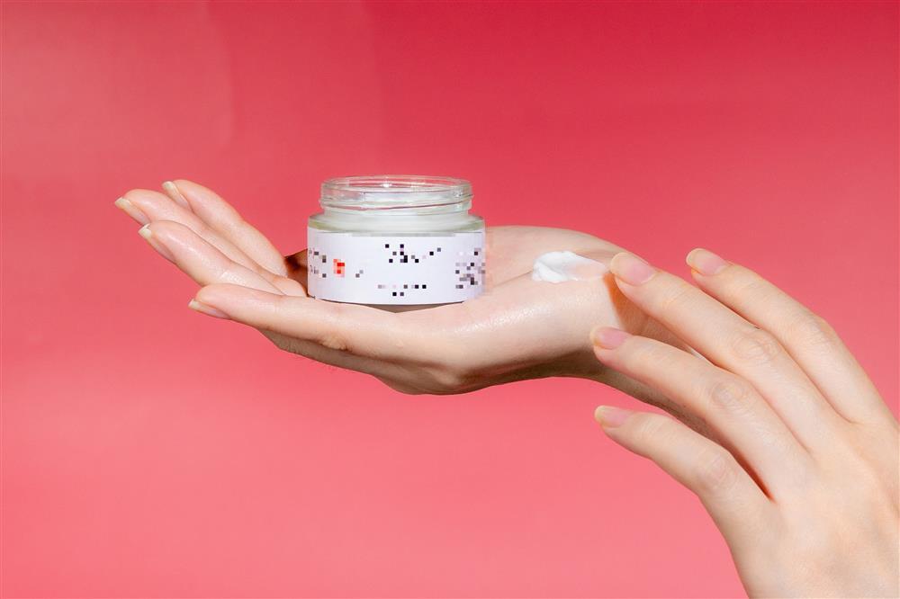 Không cần đẹp, cô gái kiếm tiền tốt với việc không nấu cơm, mở nút chai-3