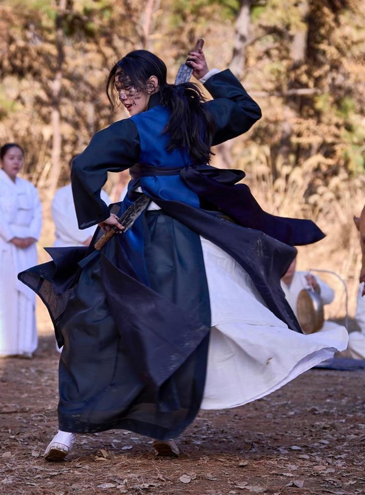 Nàng thơ 18+ trong bộ phim đang thu hơn 100 tỷ đồng ở rạp Việt-2