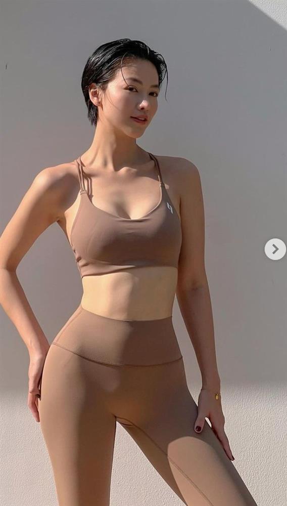 Cách tạo múi bụng socola của người đẹp Việt có đôi chân cầu thủ-2