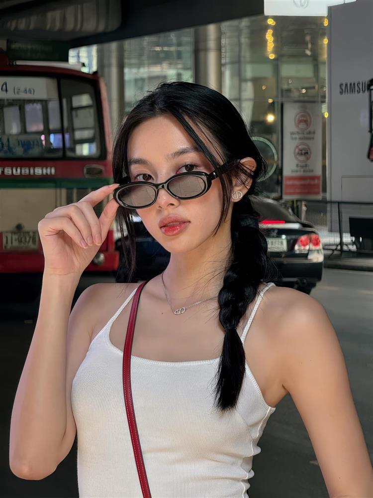 Bí quyết diện croptop khoe vòng eo 58 của Hoa hậu Thùy Tiên