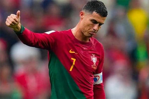 Báo Anh chọn Messi xuất sắc nhất lịch sử, Ronaldo chỉ xếp hạng 10-2