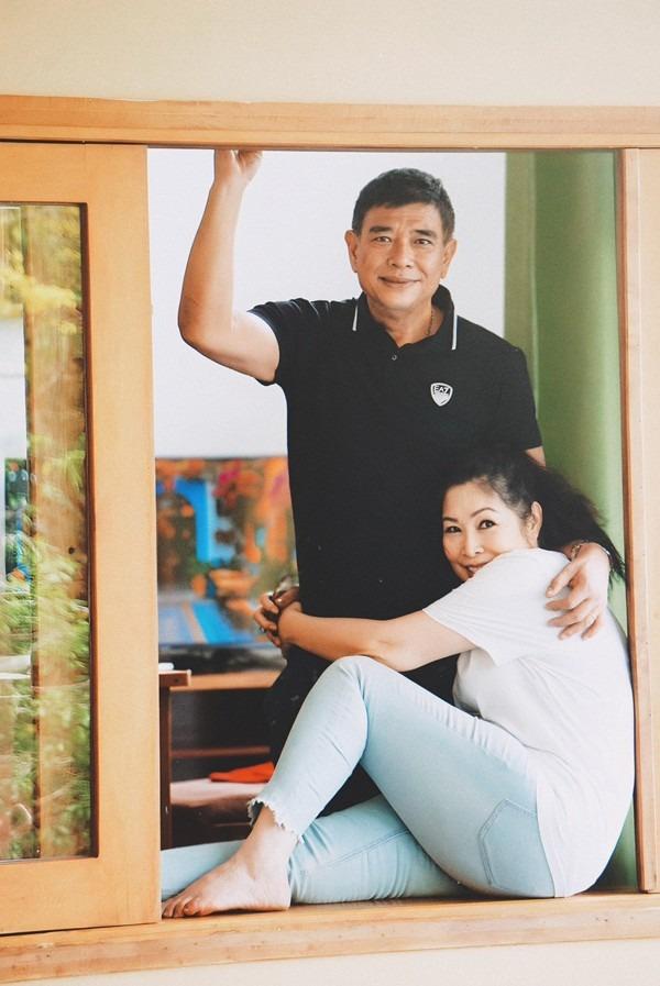 Hồng Vân khoe thành quả nỗ lực giảm 17kg trong suốt 7 năm, tự tin diện áo dài trắng như thuở đôi mươi!-5