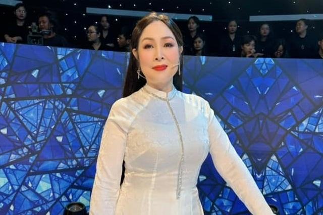 Ngỡ ngàng với sắc vóc trẻ trung của NSND Hồng Vân sau cú lột xác ngoạn mục, còn rủ rê ông xã cùng giảm cân-13