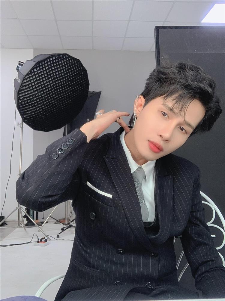 Ca sĩ Jack: Được ví đối thủ Sơn Tùng, 3 năm sau ồn ào tình ái giờ ra sao?-6