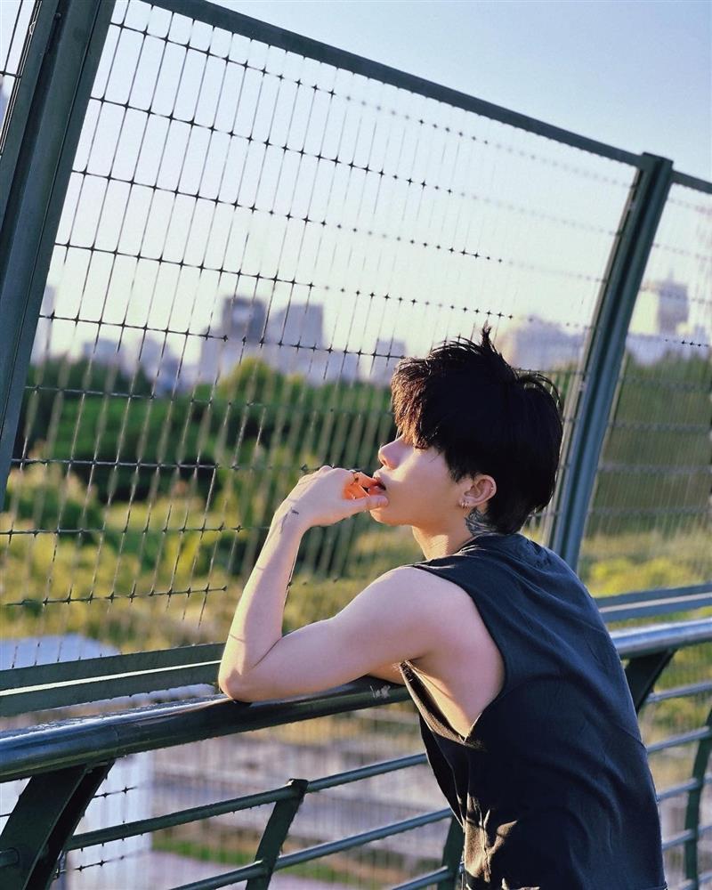 Ca sĩ Jack: Được ví đối thủ Sơn Tùng, 3 năm sau ồn ào tình ái giờ ra sao?-7