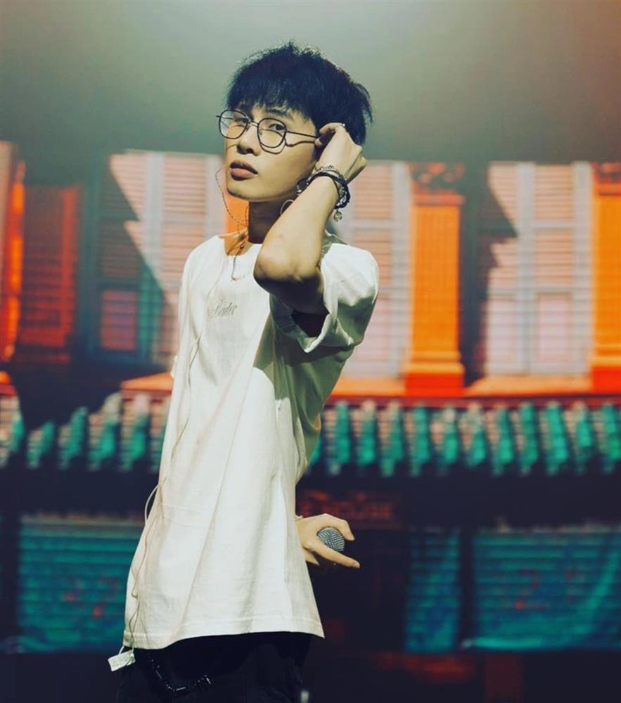 Ca sĩ Jack: Được ví đối thủ Sơn Tùng, 3 năm sau ồn ào tình ái giờ ra sao?-10