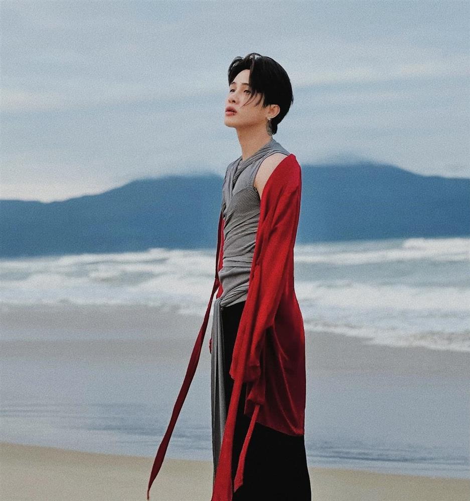 Ca sĩ Jack: Được ví đối thủ Sơn Tùng, 3 năm sau ồn ào tình ái giờ ra sao?-9