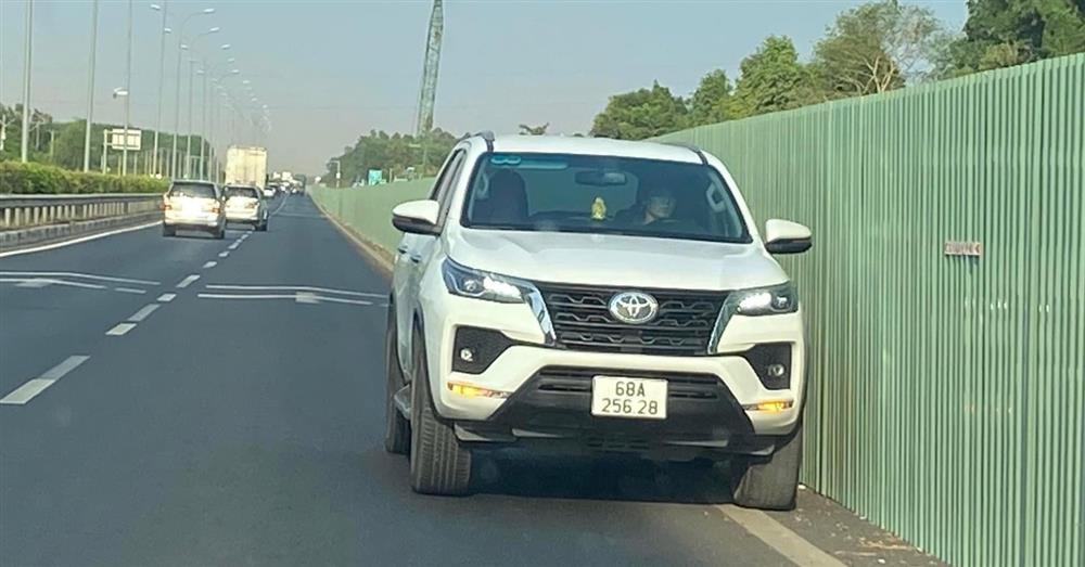 Lý do ‘khó đỡ’ của tài xế điều khiển ô tô chạy ngược chiều trên cao tốc-1