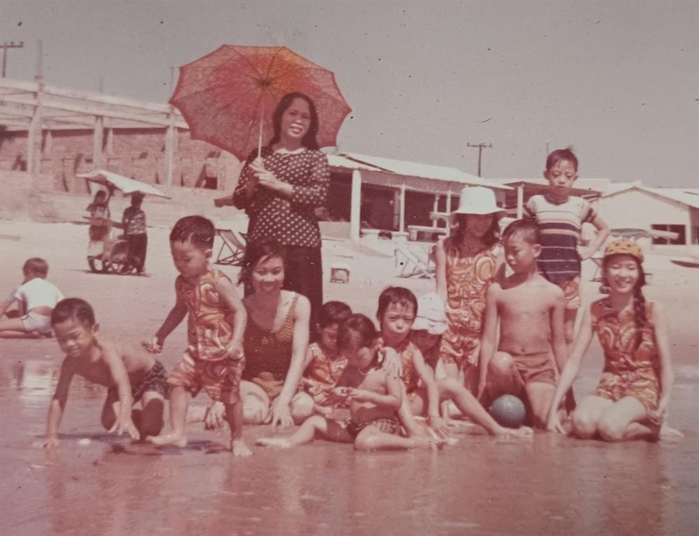 10 chị em ruột từng học một trường cấp 3 giữa trung tâm TPHCM-2