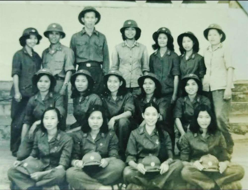 10 chị em ruột từng học một trường cấp 3 giữa trung tâm TPHCM-3