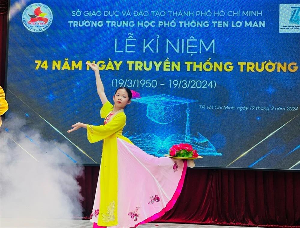 10 chị em ruột từng học một trường cấp 3 giữa trung tâm TPHCM-5