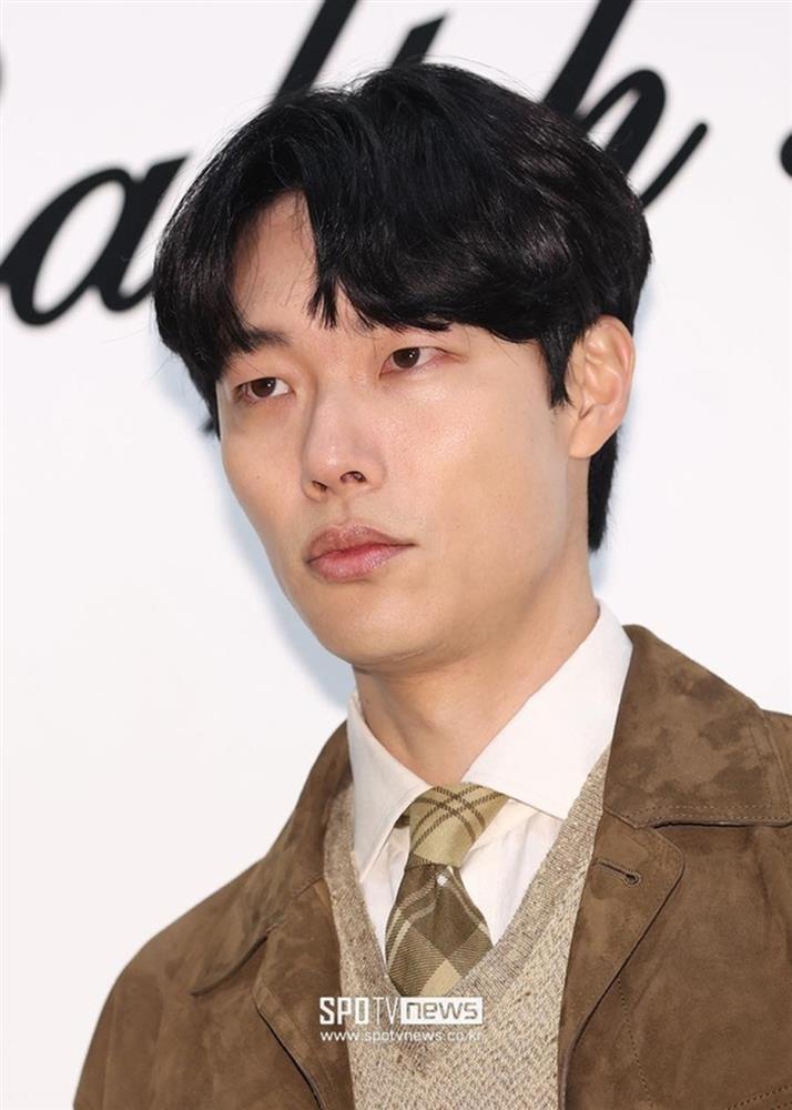 Bạn trai Han So Hee gượng gạo dự sự kiện giữa ồn ào tình tay ba-2