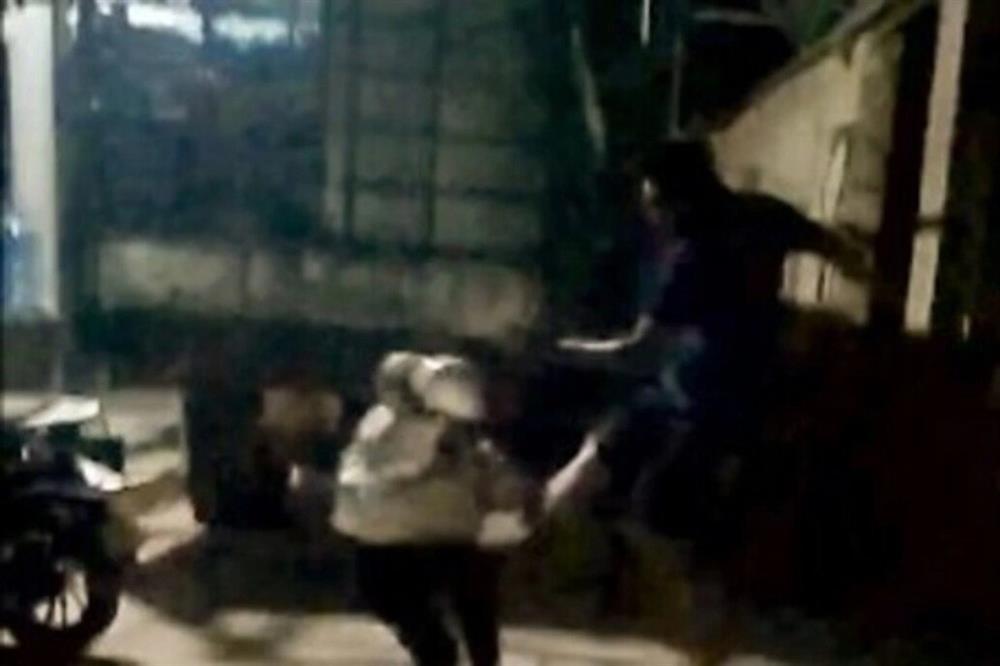 Con dâu bị bố chồng hành hung, đuổi khỏi nhà giữa đêm-1