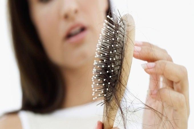 Chuyên gia chỉ ra 5 lý do khiến tóc gãy rụng đến mức ám ảnh-1