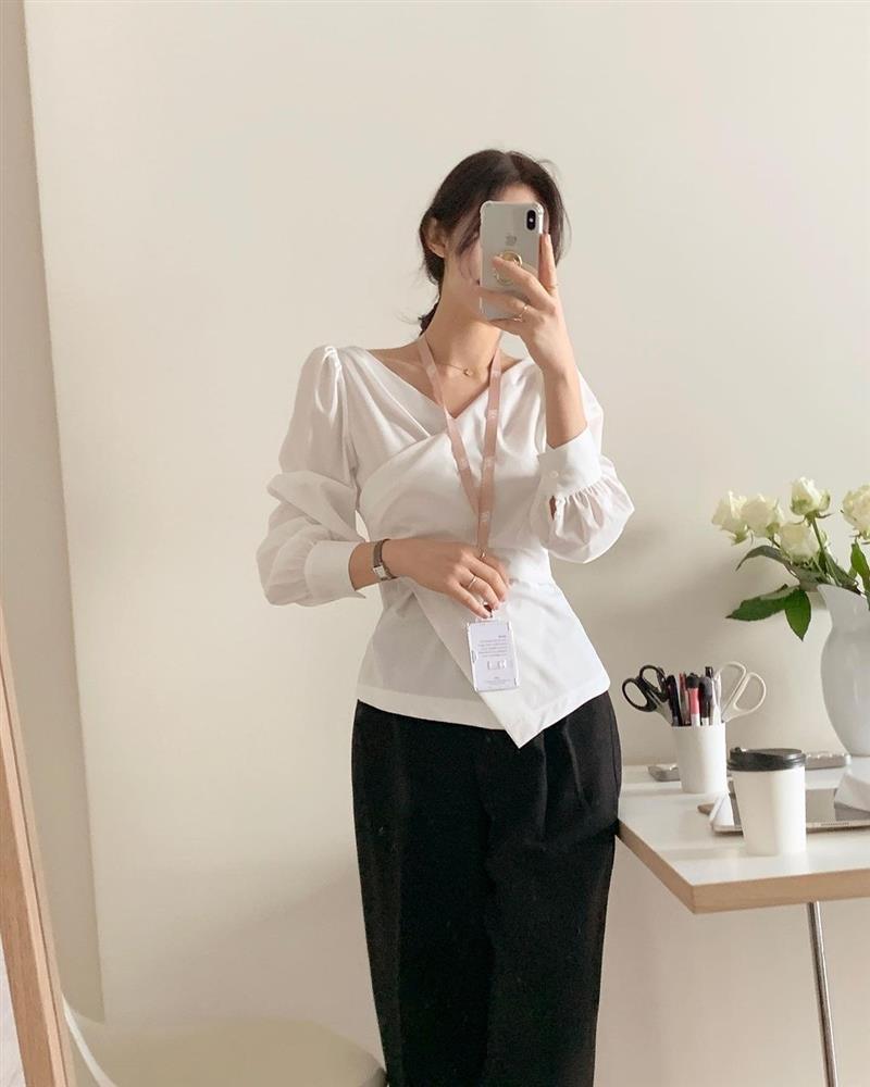 4 kiểu sơ mi ghi điểm sang chảnh và hiện đại cho nàng công sở-3