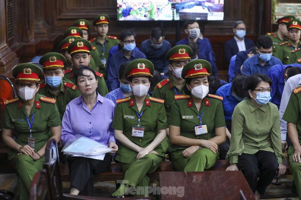 Gương mặt thất thần của bà Trương Mỹ Lan sau khi bị đề nghị tuyên án tử-5