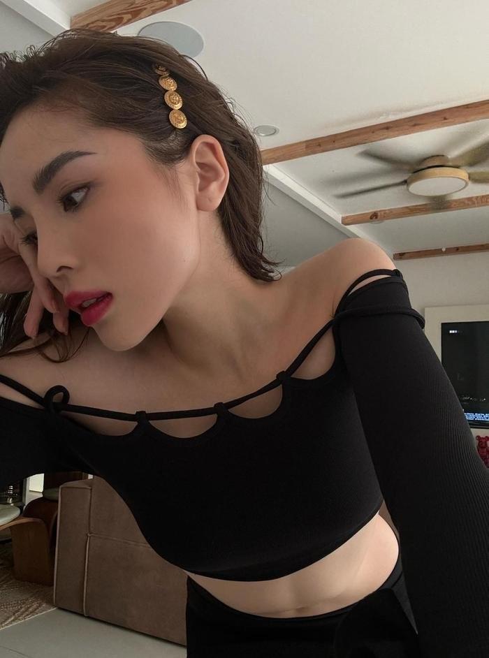 Kỳ Duyên đăng ảnh khoe eo thon, dân tình lập tức soi ra điểm đặc biệt-1