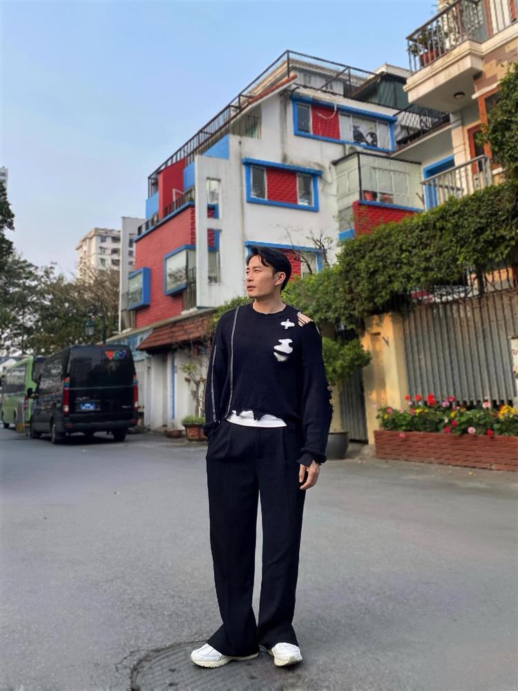 Phong cách đời thường chuẩn model của người yêu cũ Hồng Diễm-7