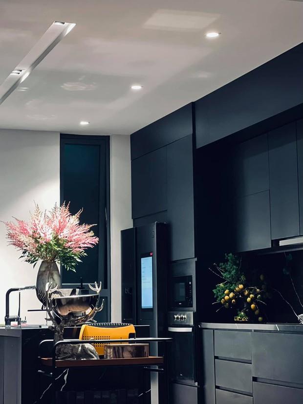 Bên trong siêu biệt thự của BTV tài chính sang chảnh bậc nhất VTV: Thiết kế nghệ như triển lãm, có bể bơi và phòng tập ballet dành riêng cho ái nữ-10