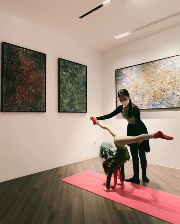 Bên trong siêu biệt thự của BTV tài chính sang chảnh bậc nhất VTV: Thiết kế nghệ như triển lãm, có bể bơi và phòng tập ballet dành riêng cho ái nữ-9