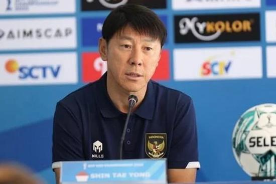 HLV Shin Tae-yong khen ông Troussier giỏi