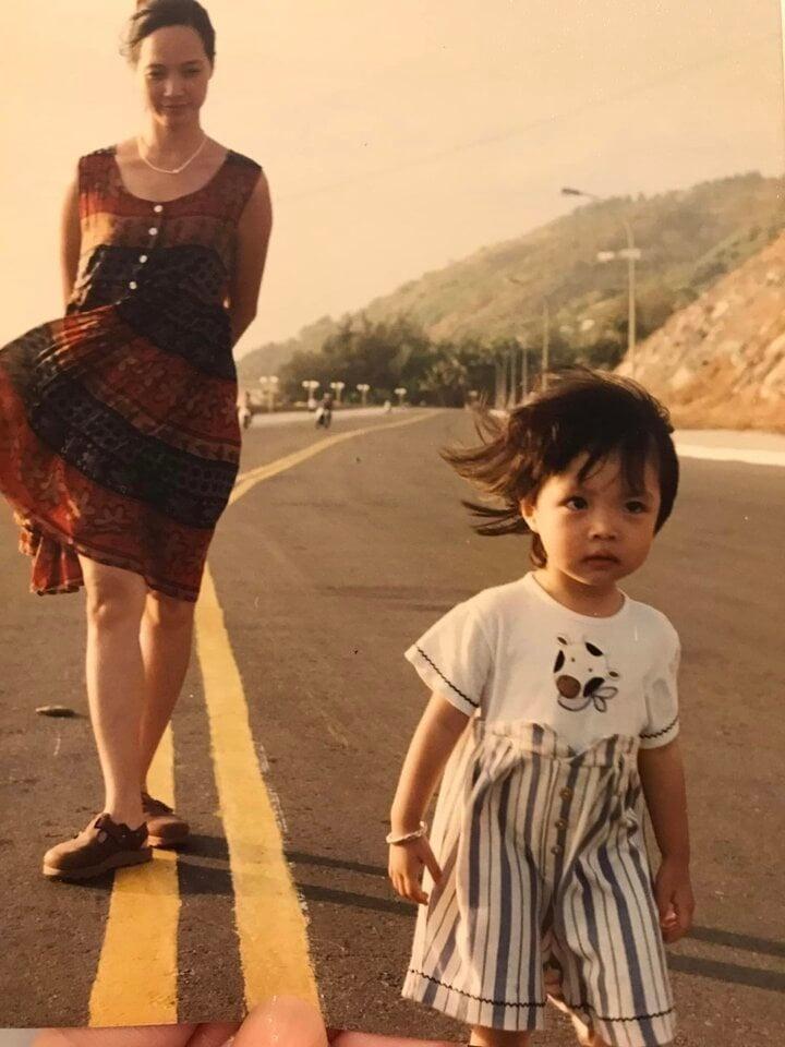 NSND Lê Khanh hé lộ loạt ảnh hiếm với con gái và tâm sự cảm xúc lần đầu làm mẹ-4