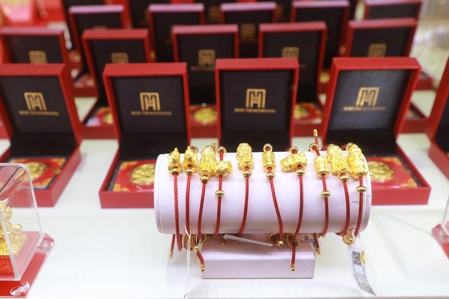 Giá vàng trong nước tiếp tục giảm sâu-2