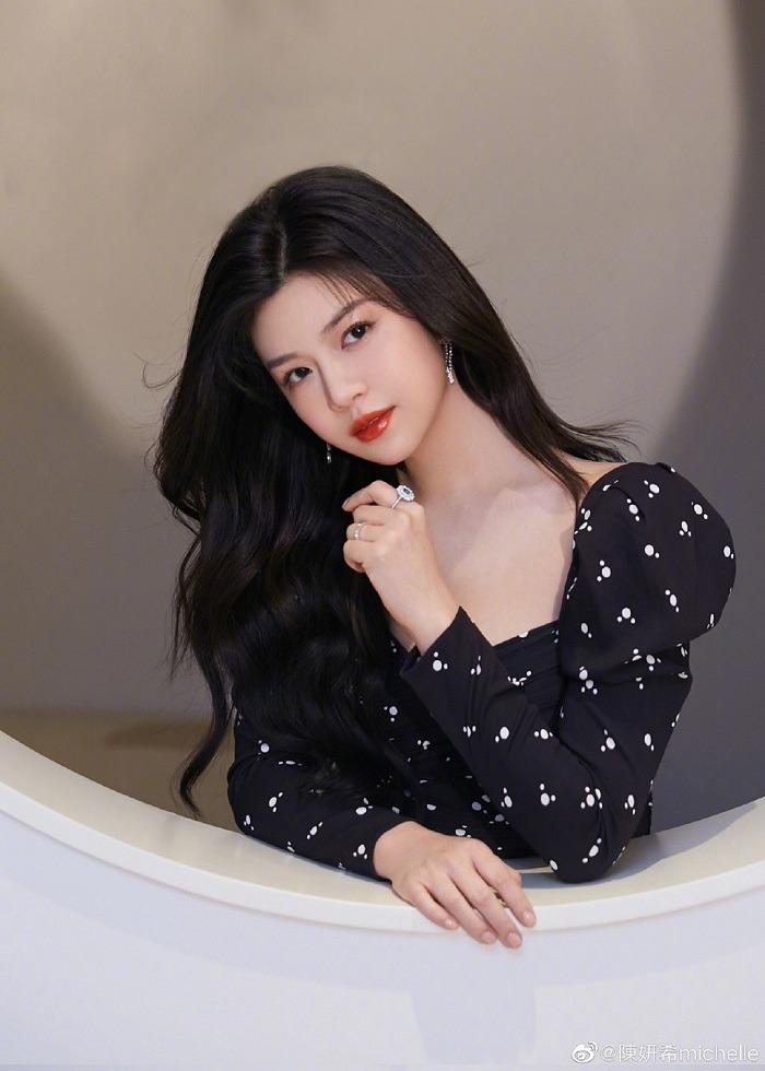 Tiểu Long Nữ xấu nhất lịch sử Trần Nghiên Hy và cuộc sống trong dinh thự xa hoa tại Bắc Kinh ở tuổi 40+-1